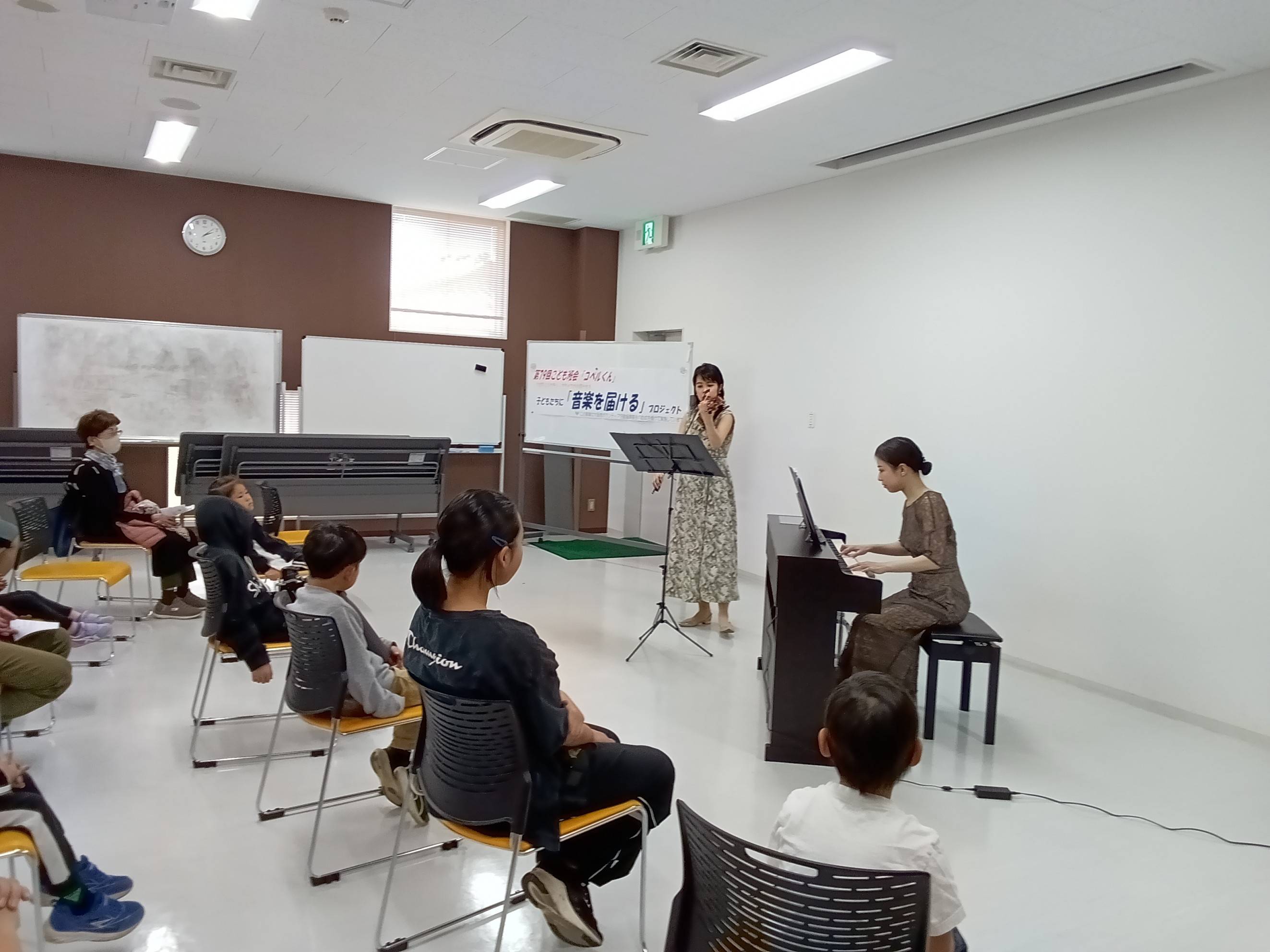 コンサートの様子(こども班会「コペルくん」@コープおおさか病院検診センター2F 会議室)