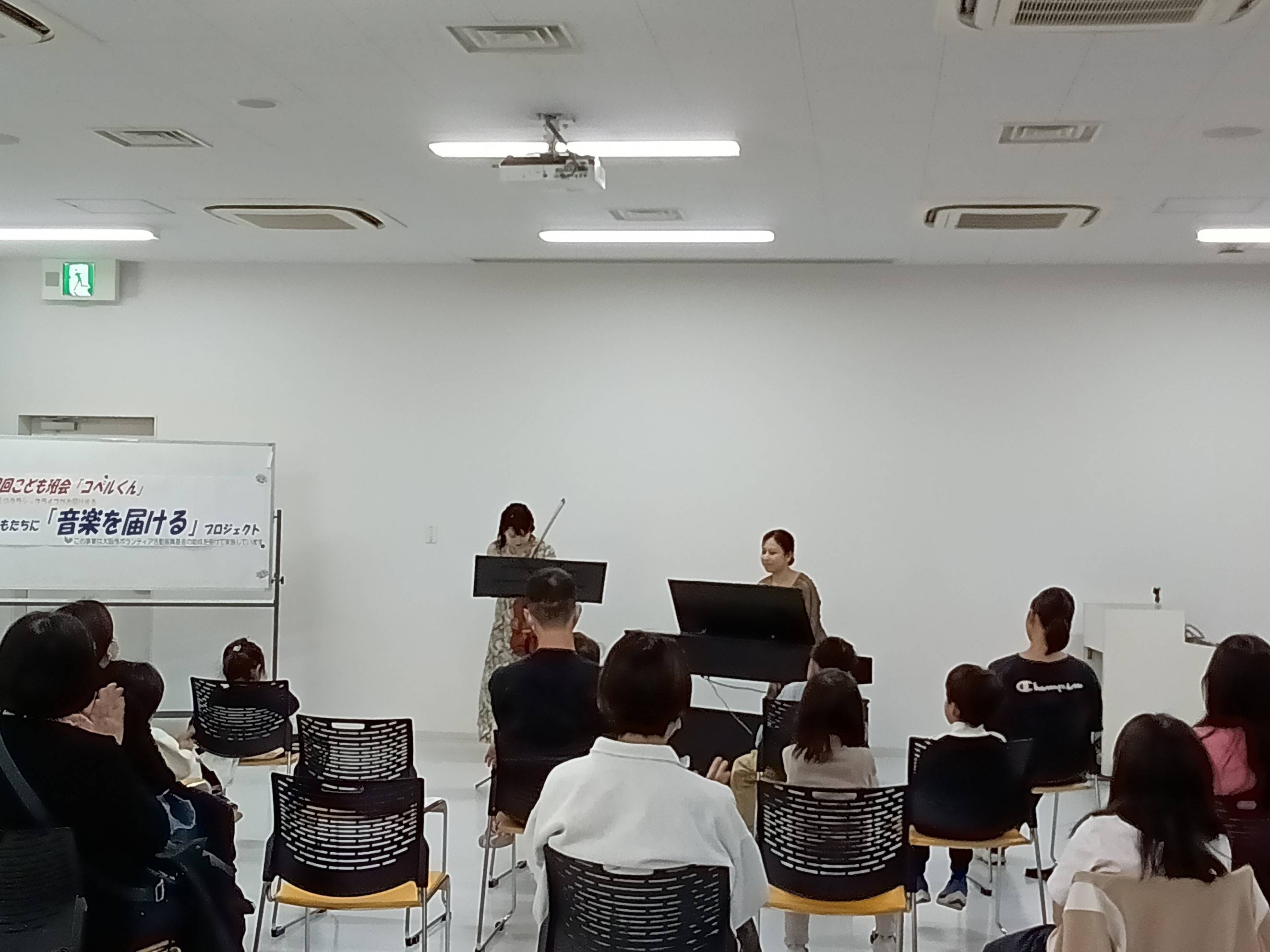 コンサートの様子(こども班会「コペルくん」@コープおおさか病院検診センター2F 会議室)