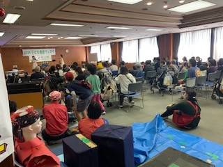 コンサートの様子(名古屋市北区社会福祉協議会「北区子ども食堂フェスタ」@名古屋市総合社会福祉会館 7F 大会議室)