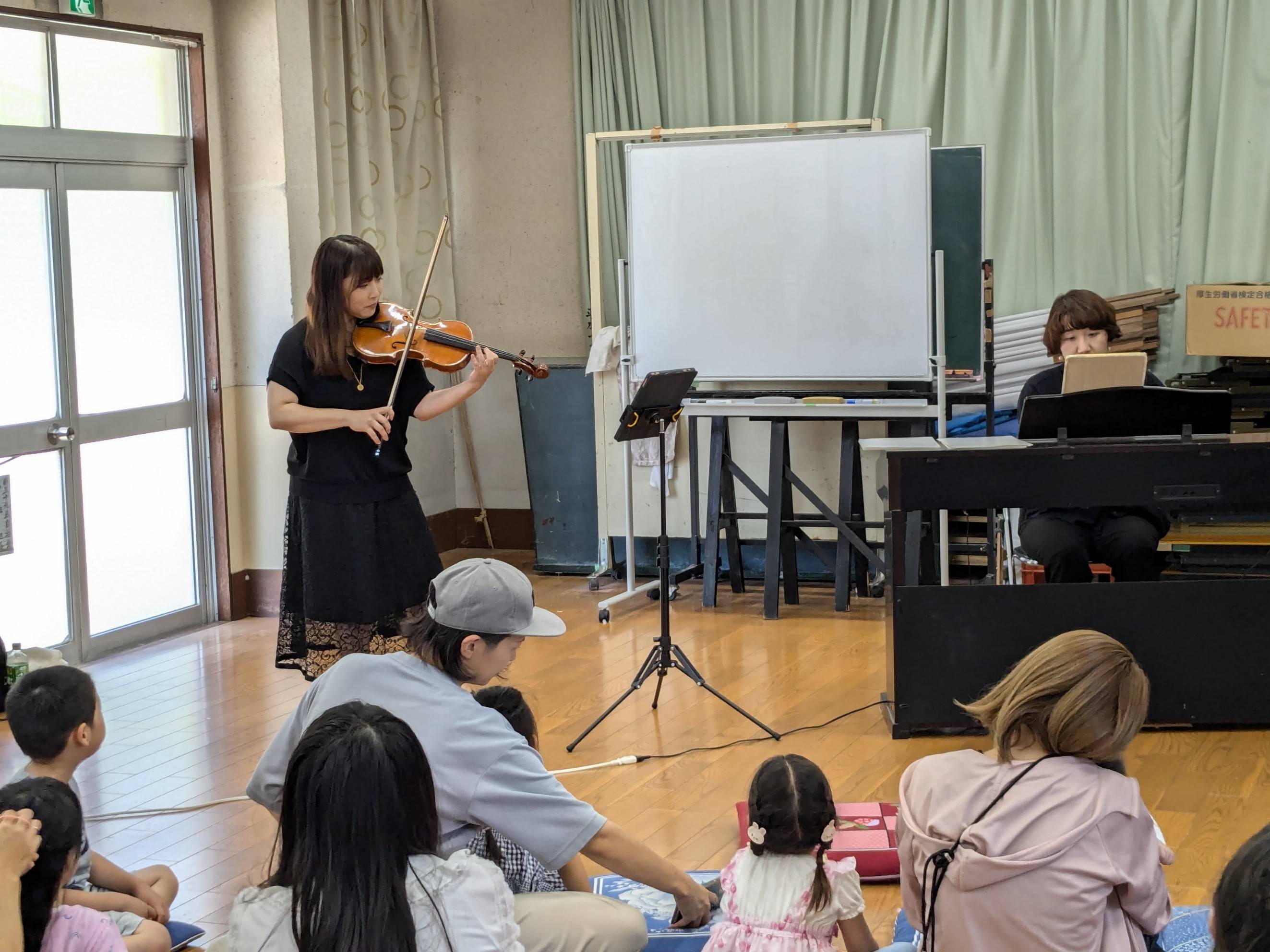 コンサートの様子(おだわら児童館連合@荻窪公民館)