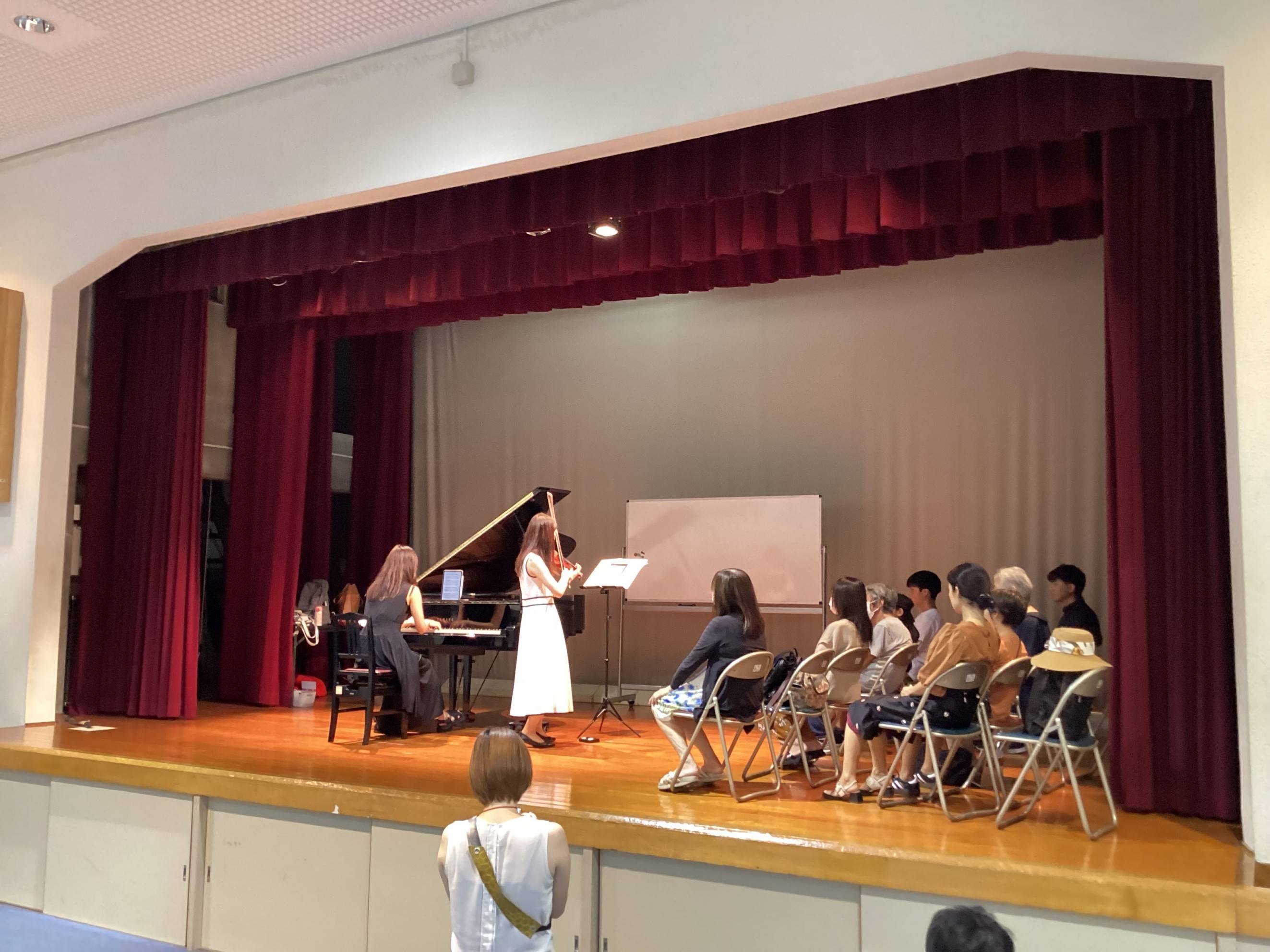 コンサートの様子(東海つばめ学習会 岩倉教室@岩倉市市民プラザ 多目的ホール)