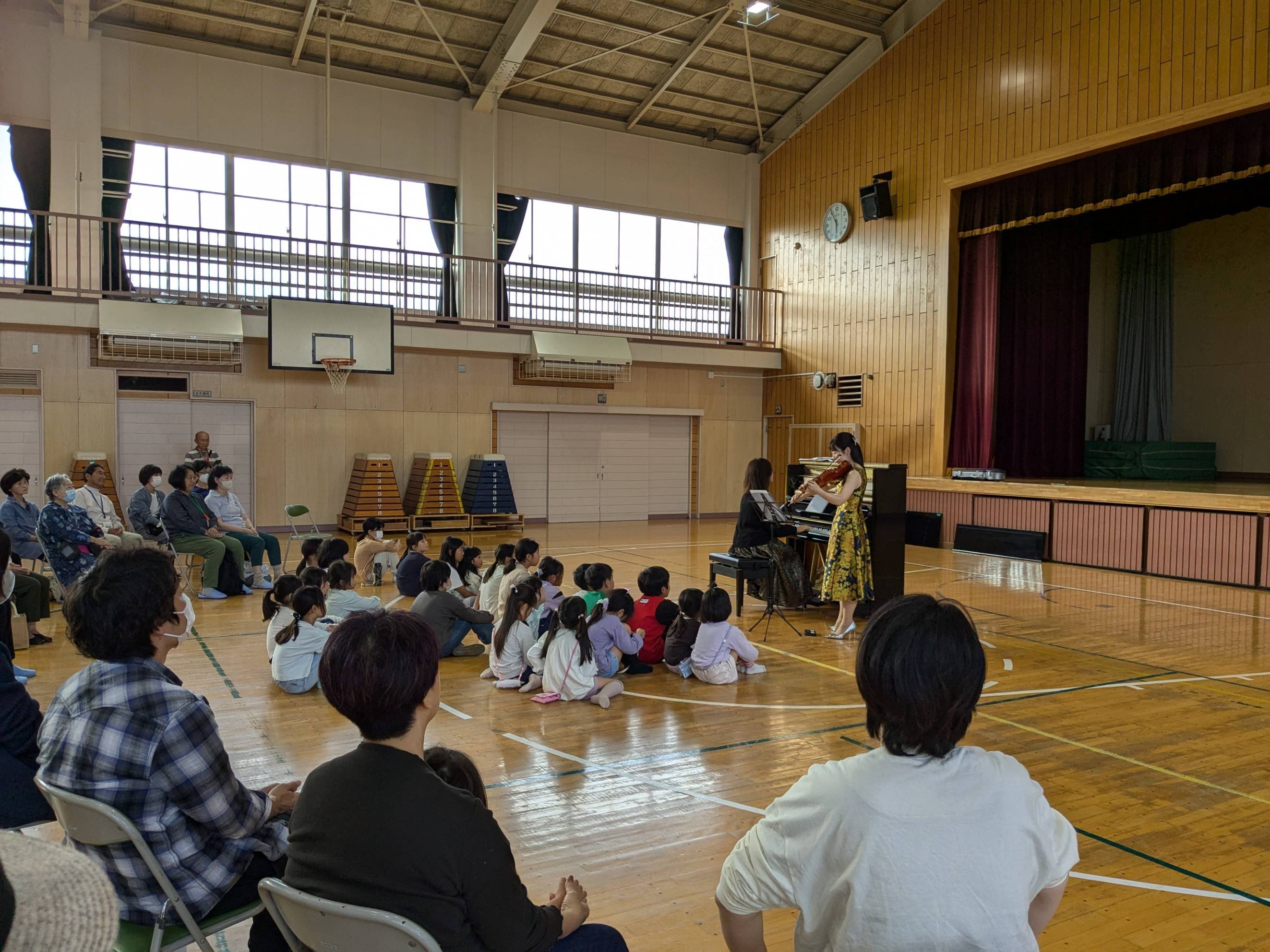 コンサートの様子(八王子市立鑓水小学校 放課後子ども教室)