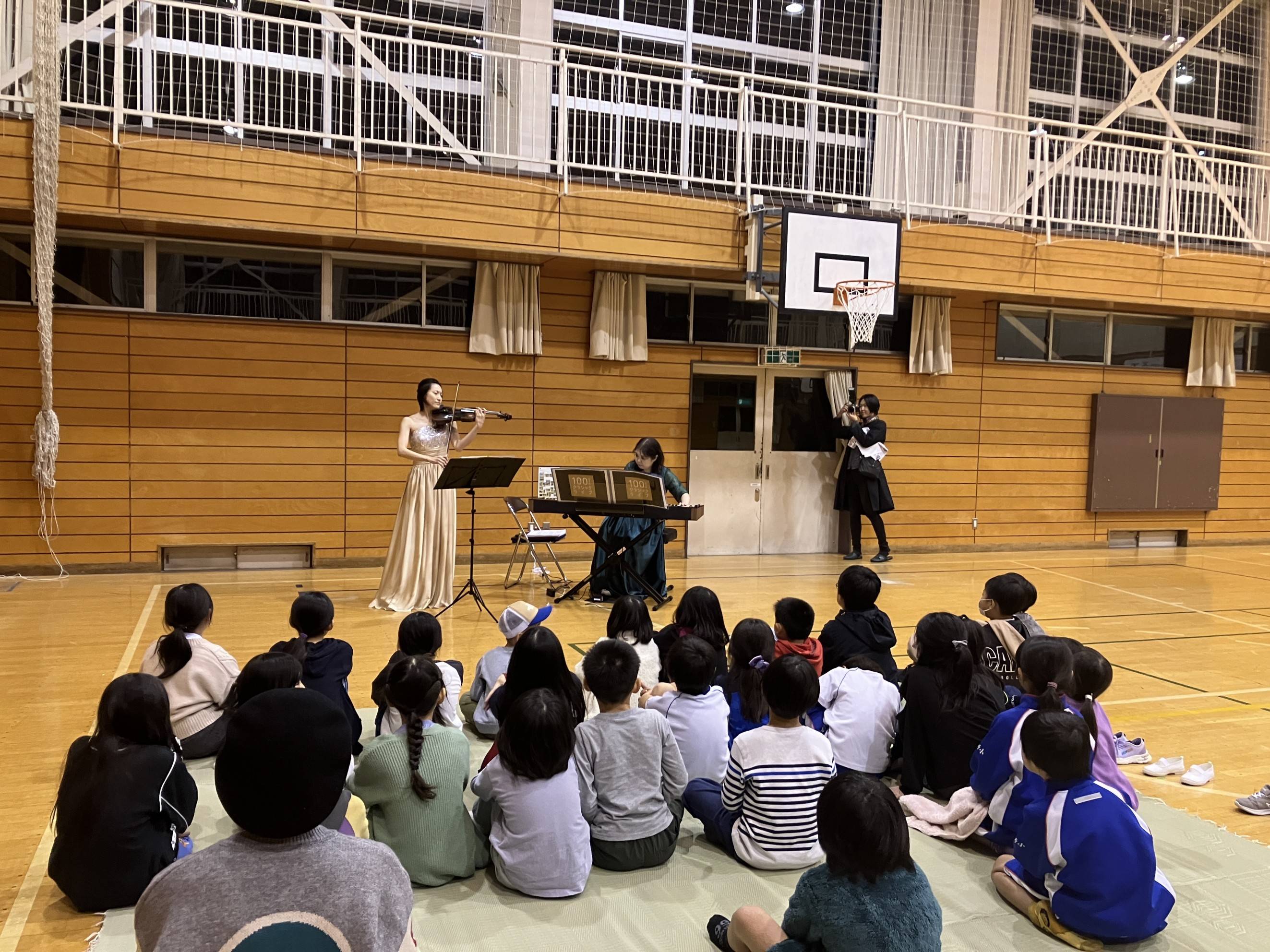 コンサートの様子(まちサポ雫石@雫石町立七ツ森小学校 体育館)