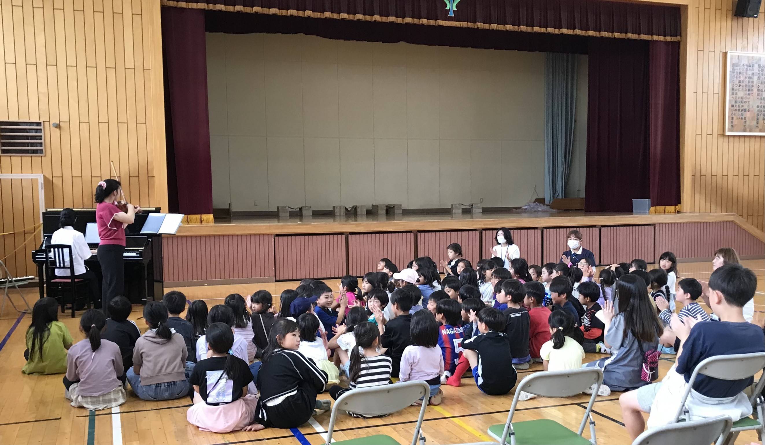コンサートの様子(八王子市立鑓水小学校 放課後子ども教室)