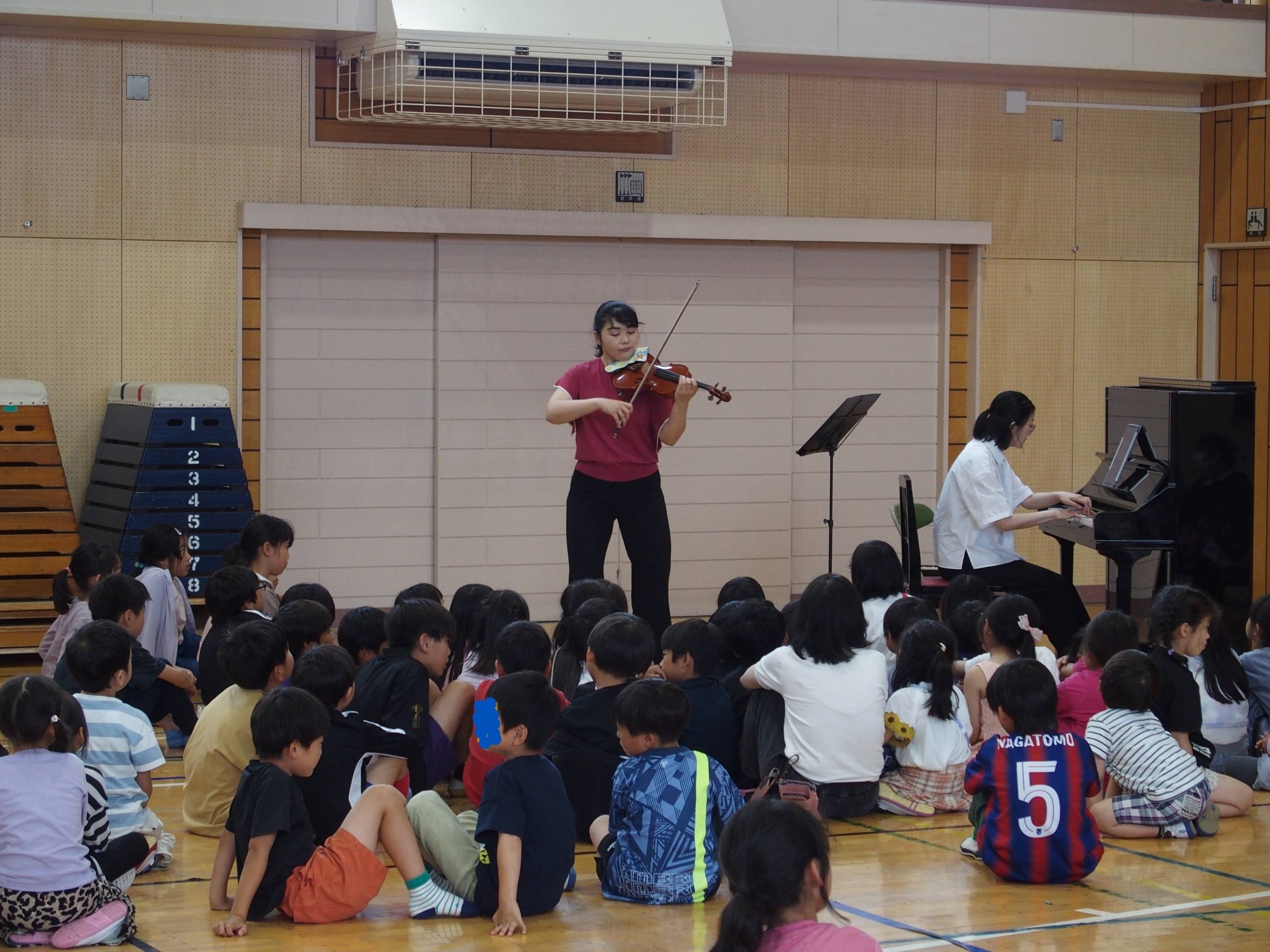コンサートの様子(八王子市立鑓水小学校 放課後子ども教室)